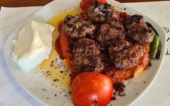 İstanbul Gayrettepe Egeden İskender Köfte
